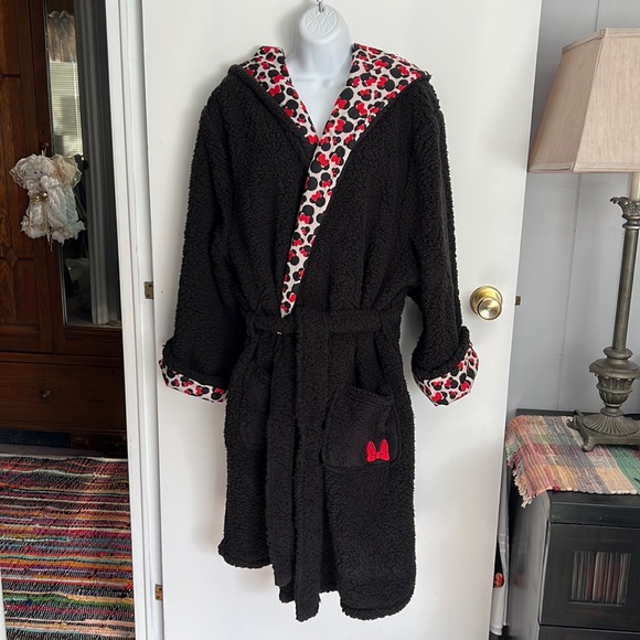 Adorable Minnie Mouse Robe🔥 - Picture 2 of 11
